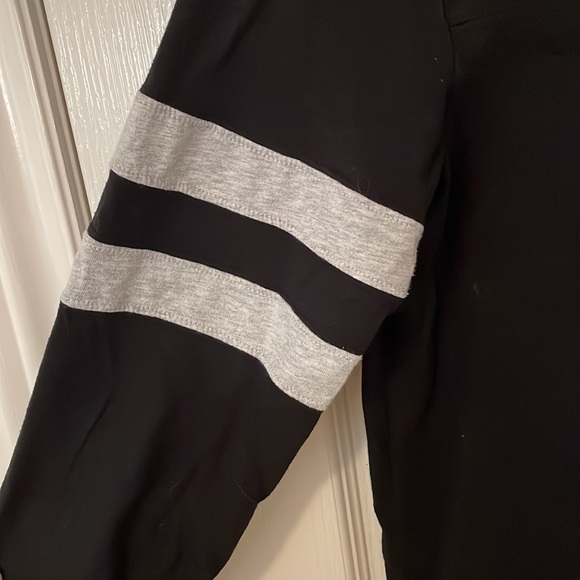 American Eagle Black & Grey Long Sleeve Shirt Small - Picture 3 of 6